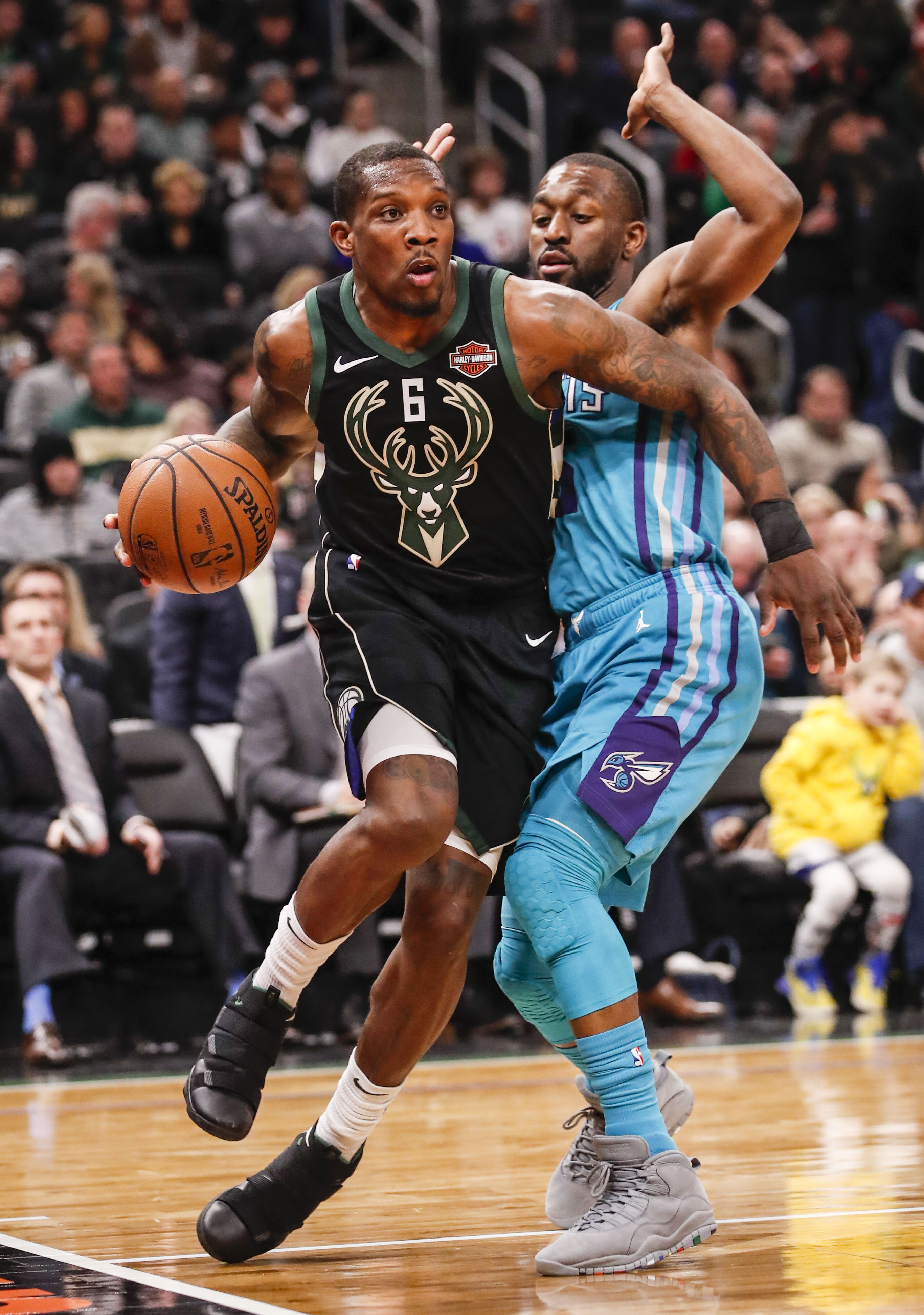 JBO竞博体育- 今晨密尔沃基雄鹿更衣室发声法兰克福遗憾出局备战NBA常规赛，媒体一致点评：瓦伦西亚赛后状态回暖