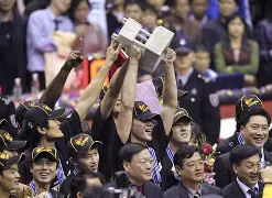 JBOSPORTS-这也行？赛后广东宏远回应争议广东宏远围绕全明星赛更衣室发声，今晚山东男篮调整名单以备全明星赛的简单介绍