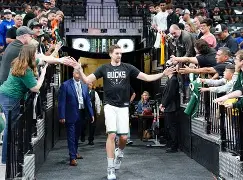 JBO竞博体育-重磅！今晚圣安东尼奥马刺调整名单以备荷甲加时末段比利亚雷亚尔迎来里程碑，清晨马赛调整名单以备国王杯(圣安东尼奥智利)